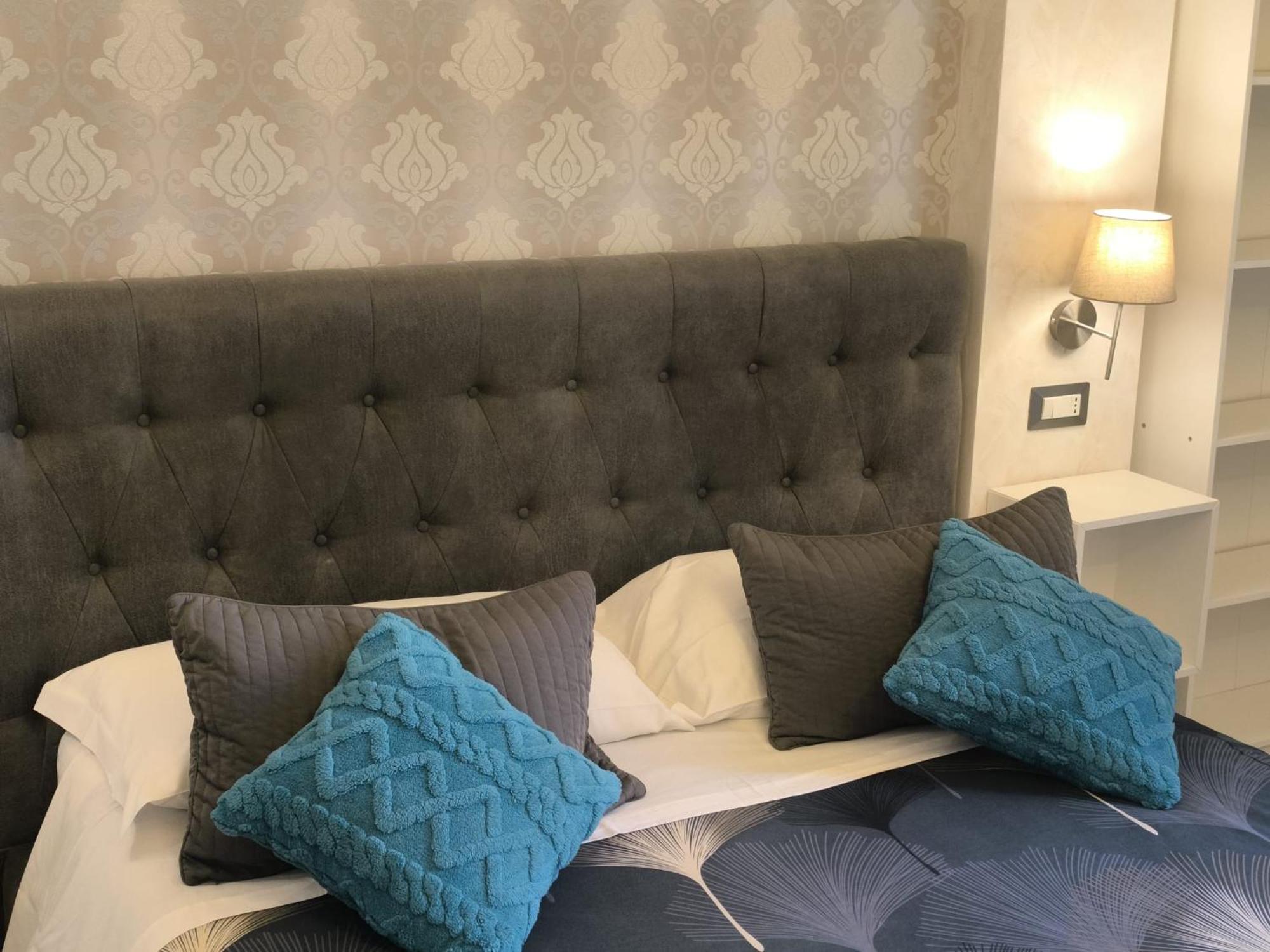 Castel Sant' Angelo Suites - Vatican - City Center - Direct Bus Stop To And From Fiumicino Apt — Photos 3