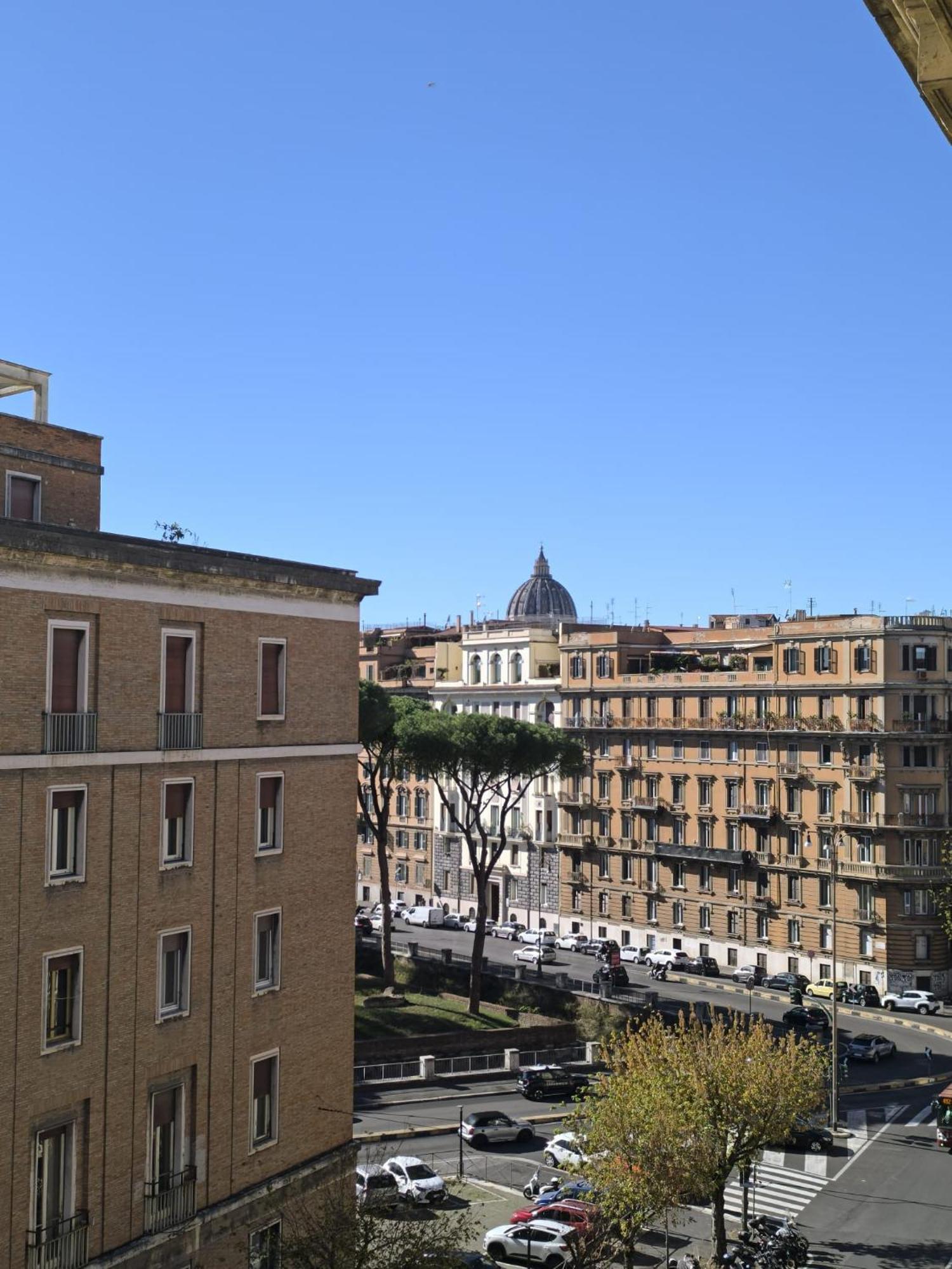 Castel Sant' Angelo Suites - Vatican - City Center - Direct Bus Stop To And From Fiumicino Apt — Photos 2