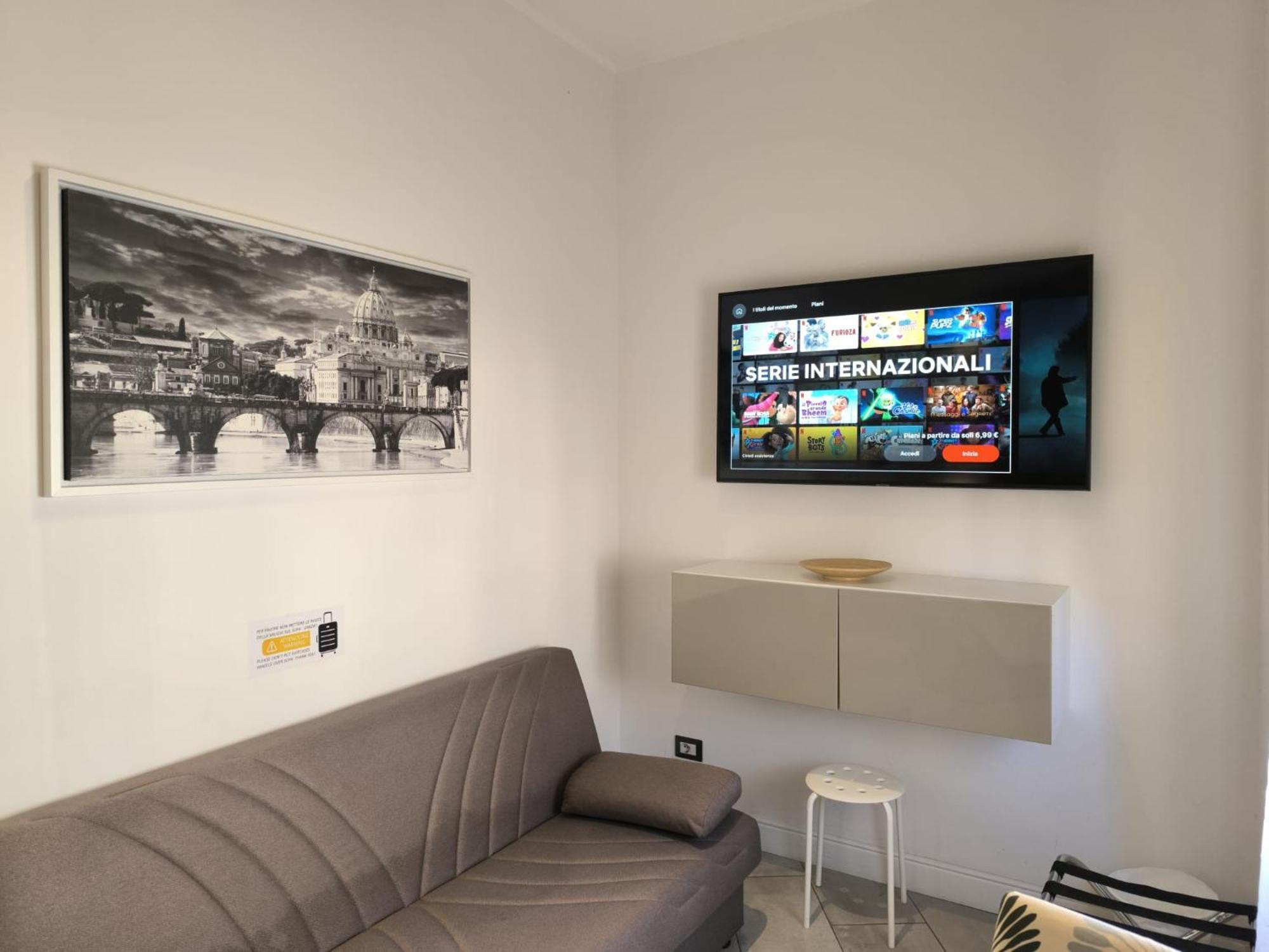 Castel Sant' Angelo Suites - Vatican - City Center - Direct Bus Stop To And From Fiumicino Apt — Photos 1